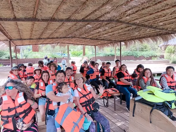 Estudiantes y familias de Ubuntu en una salida pedagógica